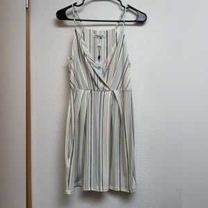 New With Tags Bcbg Short Surplice Drape Front Dress in Limestone Multi Size S